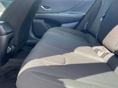 Certified 2025 Hyundai Elantra SE FWD image 15