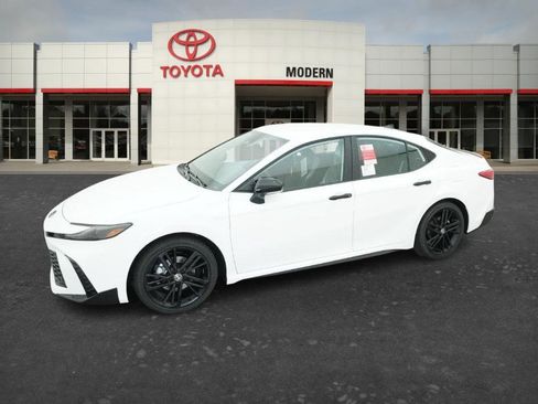 New 2026 Toyota Camry Hybrid FWD image 18