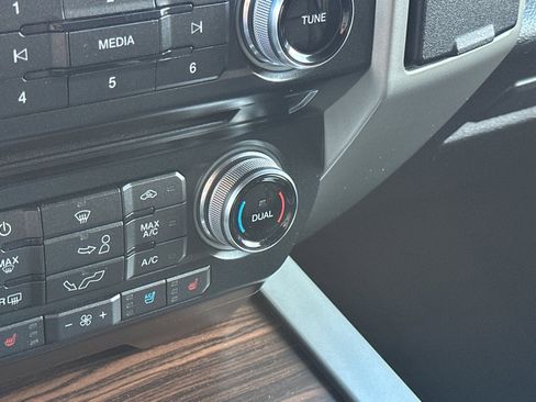 Used 2016 Ford F150 XLT image 29