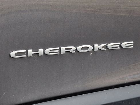 Certified 2021 Jeep Cherokee Latitude Lux image 9