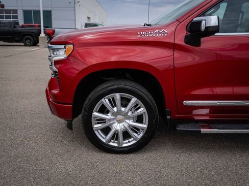 Used 2025 Chevrolet Silverado 1500 High Country w/ High Country Premium Package AWD/4WD image 12