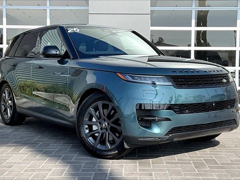Used 2025 Land Rover Range Rover Sport SE image 3
