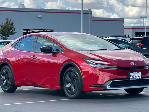 Certified 2024 Toyota Prius Prime SE image 5