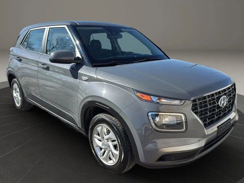 Used 2021 Hyundai Venue SE image 3