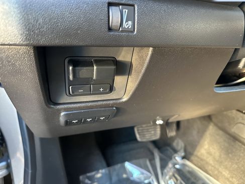 Certified 2025 Chevrolet Colorado Trail Boss w/ Midnight Edition image 9