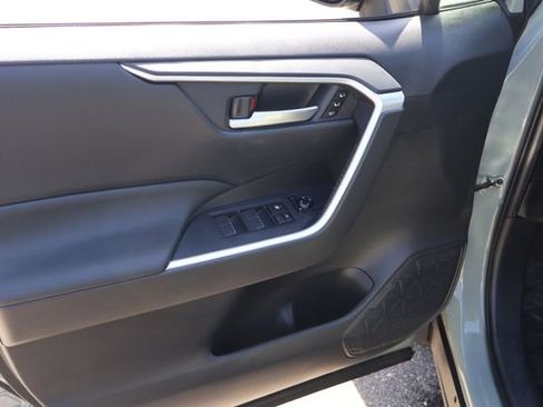 Used 2020 Toyota RAV4 XLE Premium image 12
