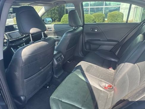 Used 2017 Honda Accord EX-L image 18