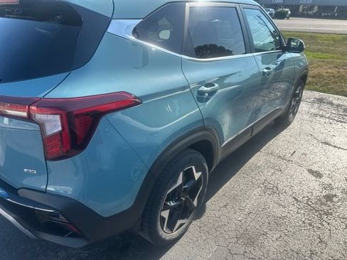 Used 2024 Kia Seltos EX AWD/4WD image 6