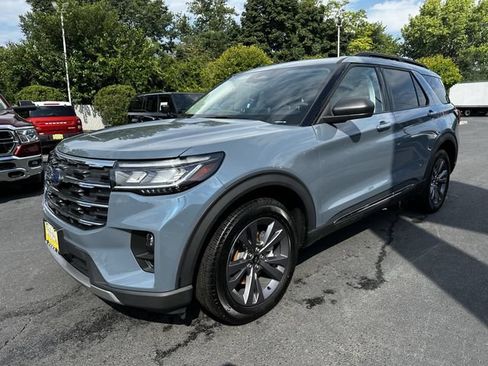 Certified 2025 Ford Explorer Active w/ Active Comfort Package AWD/4WD image 9