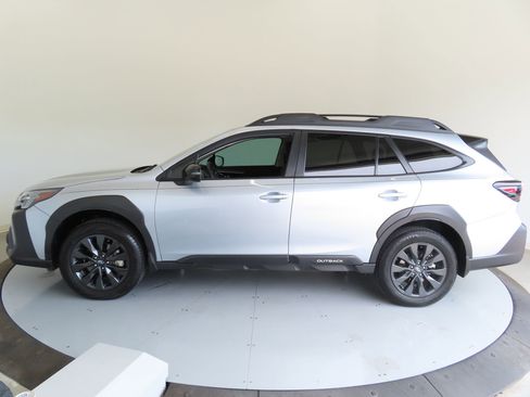 Certified 2025 Subaru Outback Onyx Edition image 9