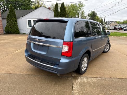Used 2012 Chrysler Town & Country Touring FWD image 6