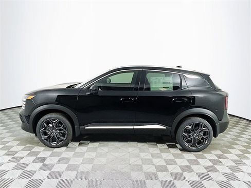 New 2026 Nissan Kicks SR image 4