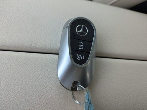 New 2026 Mercedes-Benz GLC 300 image 32