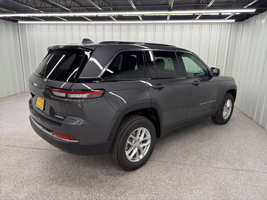 New 2026 Jeep Grand Cherokee Laredo RWD image 5