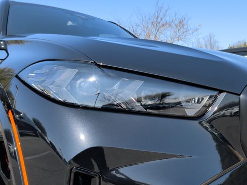 New 2026 BMW X5 M60i w/ Climate Comfort Package image 3