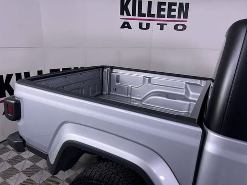 Used 2023 Jeep Gladiator Overland image 26