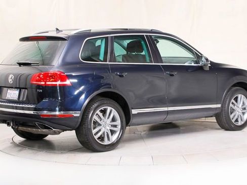 Used 2016 Volkswagen Touareg TDI image 2