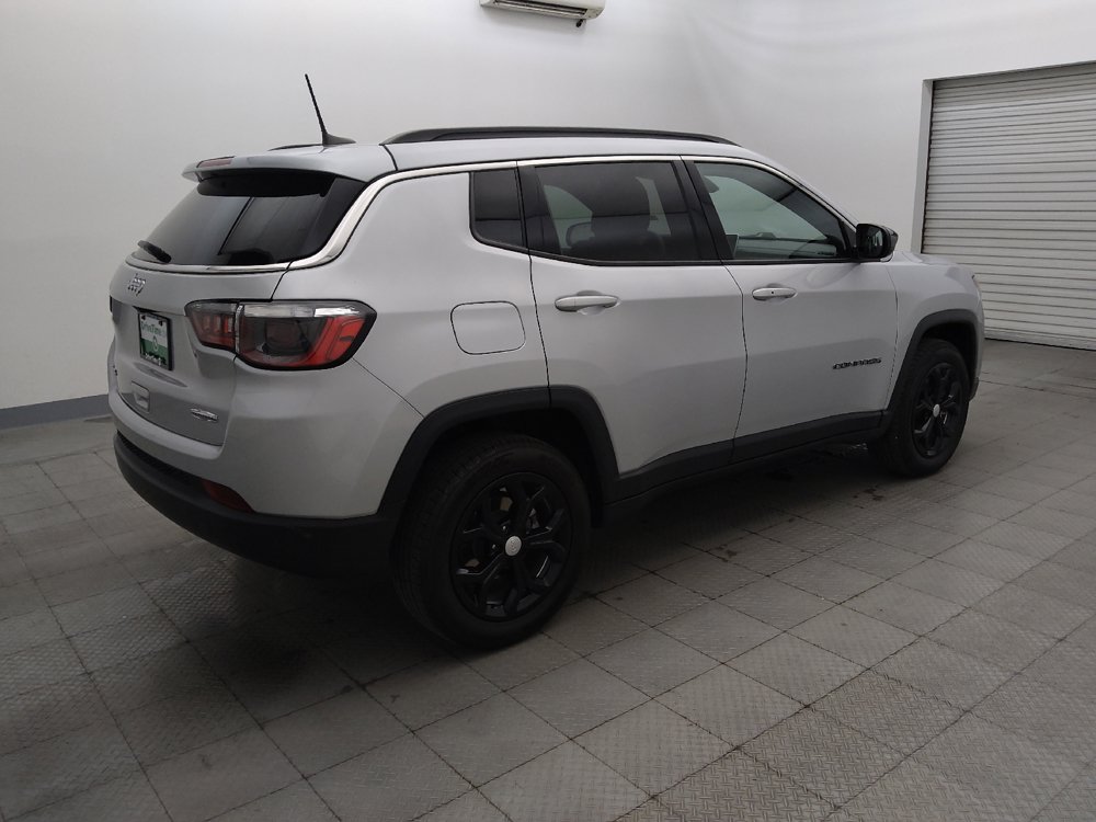 Used 2024 Jeep Compass Latitude AWD/4WD image 9