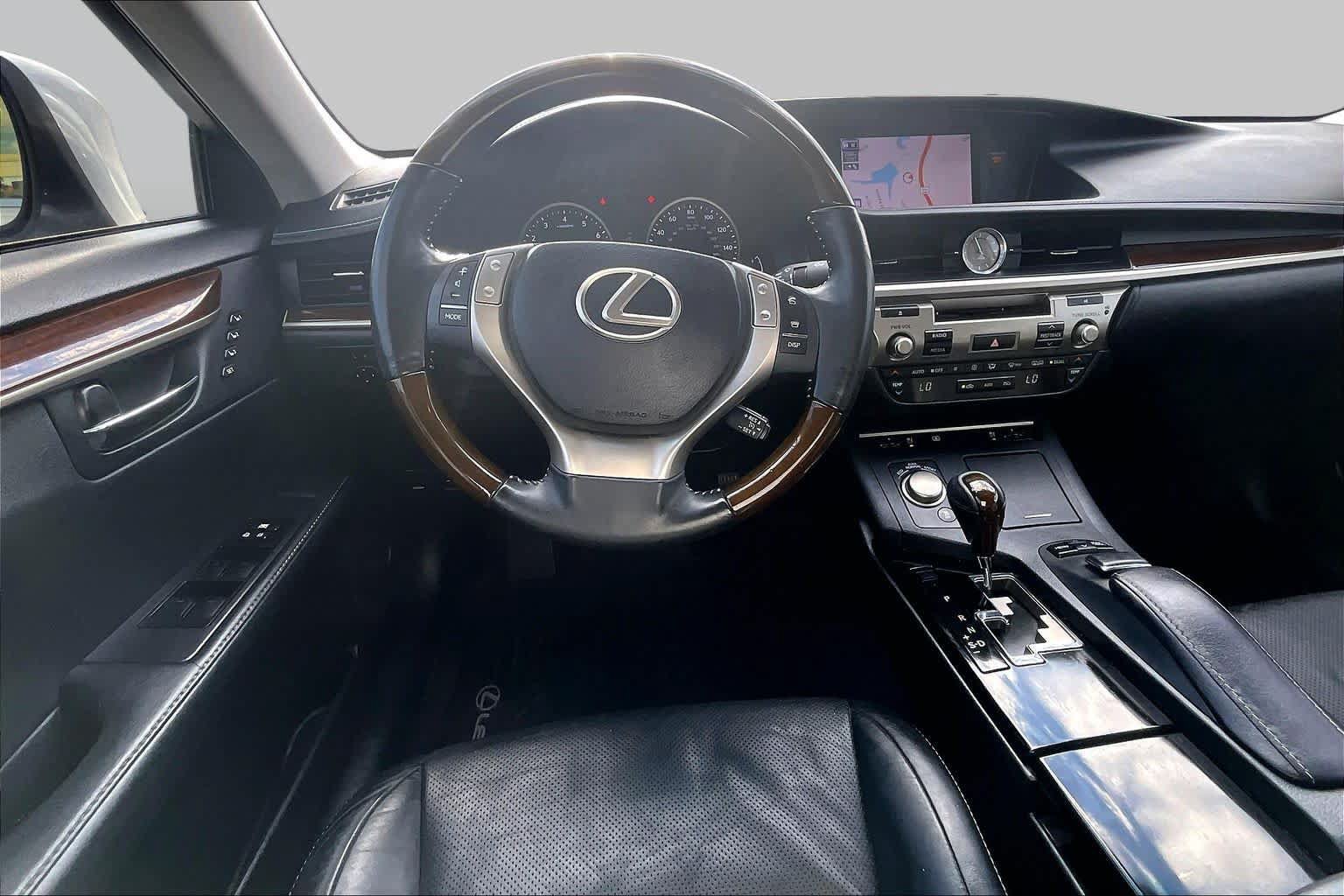 Used 2014 Lexus ES 350 w/ Luxury Package FWD image 6