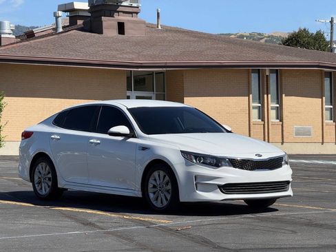 Used 2018 Kia Optima LX w/ 17" Alloy Wheels Package FWD image 7