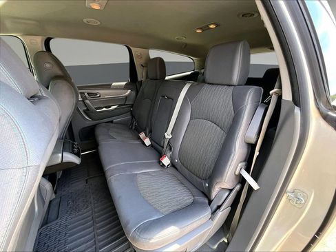 Used 2016 Chevrolet Traverse LT w/ Style and Technology Package FWD image 26