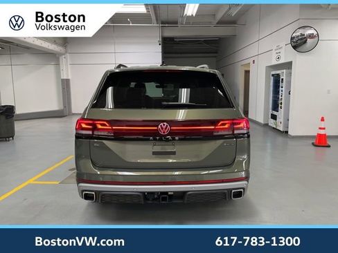 New 2026 Volkswagen Atlas Peak Edition AWD/4WD image 3
