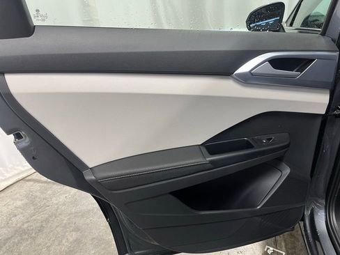 New 2025 Volkswagen Taos SE image 22