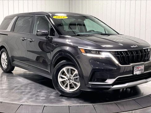 Used 2024 Kia Carnival LX image 3