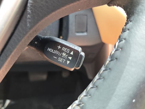 Used 2018 Toyota RAV4 XLE FWD image 26