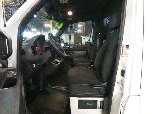Used 2025 Mercedes-Benz Sprinter 2500 image 21