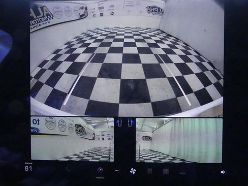 Used 2022 Tesla Model X Plaid image 12