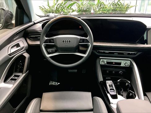 Certified 2025 Audi Q5 Prestige image 5