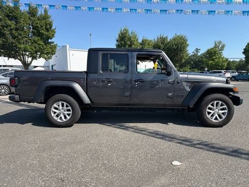 Used 2023 Jeep Gladiator Sport AWD/4WD image 3