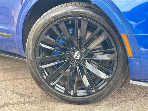 Used 2017 Bentley Bentayga image 9