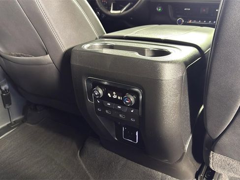 Certified 2025 Chevrolet Suburban Premier image 33