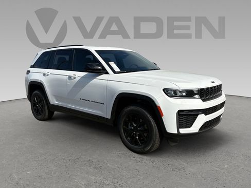 New 2026 Jeep Grand Cherokee Altitude RWD image 1