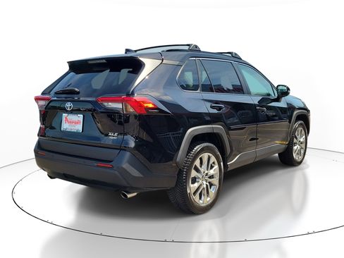 Used 2021 Toyota RAV4 XLE Premium AWD/4WD image 4