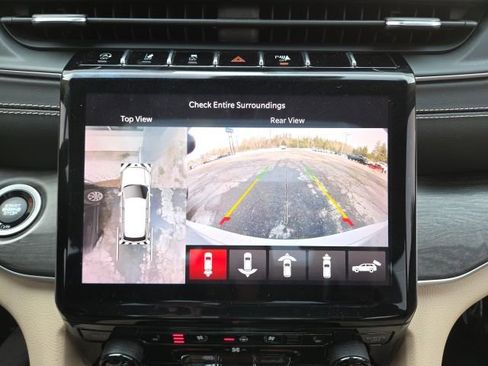 Used 2021 Jeep Grand Cherokee L Limited w/ Luxury Tech Group II image 18