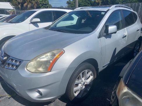 Used 2012 Nissan Rogue SL image 2