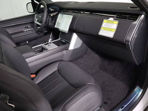 New 2025 Land Rover Range Rover SE AWD/4WD image 18