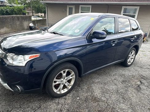 Used 2015 Mitsubishi Outlander SE AWD/4WD image 1