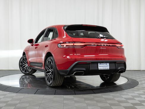 Used 2025 Porsche Macan image 31
