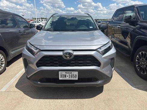 Used 2025 Toyota RAV4 LE AWD/4WD image 6