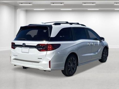 New 2026 Honda Odyssey Touring image 4