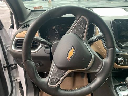 Used 2023 Chevrolet Equinox Premier image 8