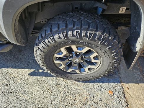 Used 2019 Toyota Tacoma TRD Off-Road image 8