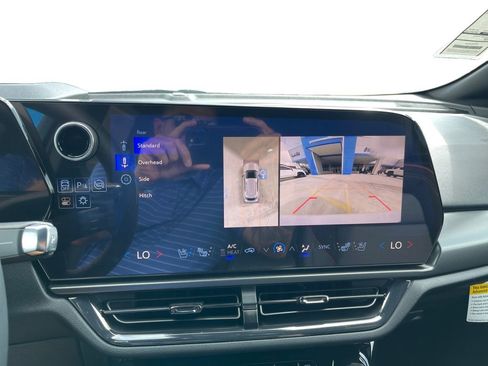 New 2025 Chevrolet Equinox EV RS w/ Convenience Package II image 31