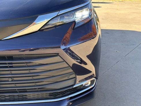 Used 2022 Toyota Sienna XLE image 5