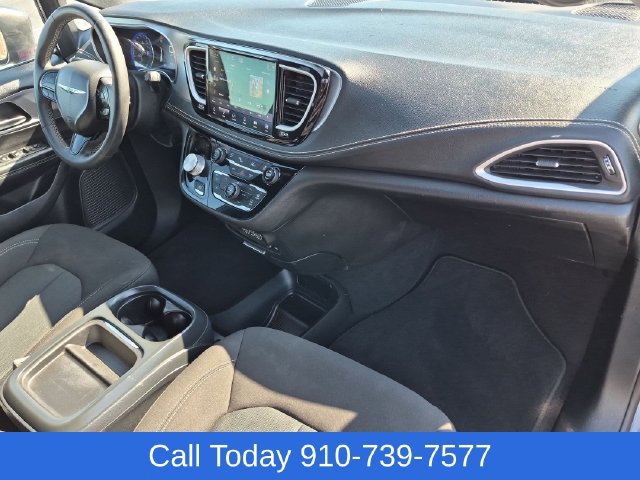 Used 2022 Chrysler Pacifica Touring FWD image 38