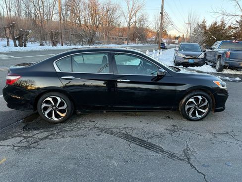 Used 2017 Honda Accord EX image 8